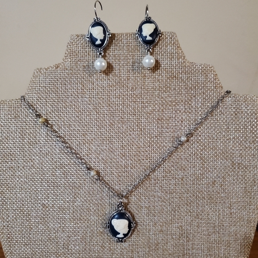 Lia Sophia Ravinia Necklace and Earrings - Picture 1 of 5